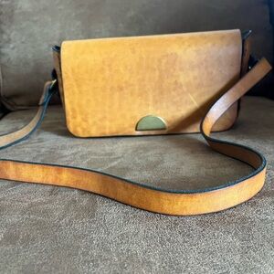 Tan Leather Crossbody/Shoulder Bag!